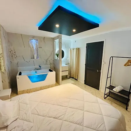 Sereni House Jacuzzi Holiday home