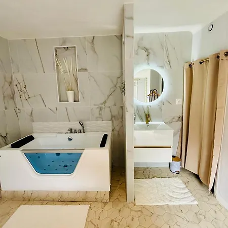 Holiday home Sereni House Jacuzzi