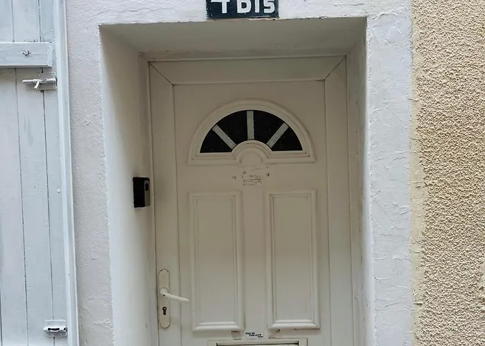 Sereni House Jacuzzi * Ναρμπόν